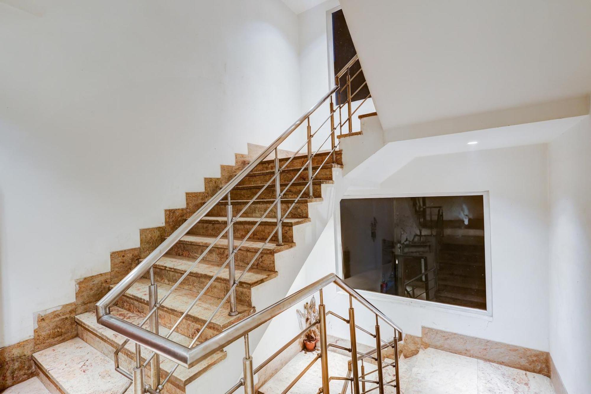 Super Townhouse Chhatarpur Near Metro Park Нью-Дели Экстерьер фото
